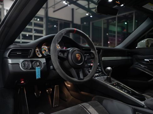 Used 2018 Porsche 911 GT3 RWD image 13