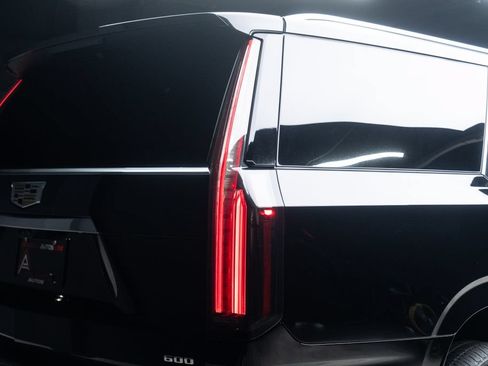 Used 2025 Cadillac Escalade ESV Premium Luxury RWD image 13