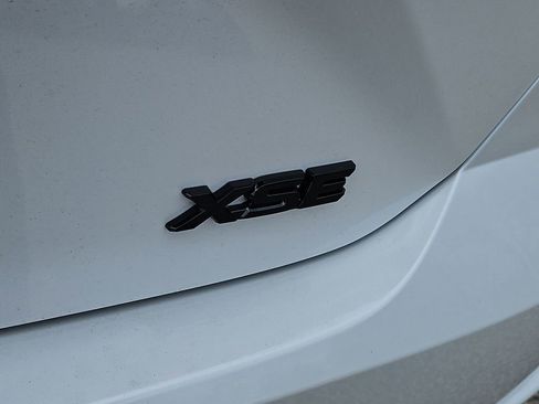 New 2026 Toyota Camry Hybrid AWD/4WD image 5