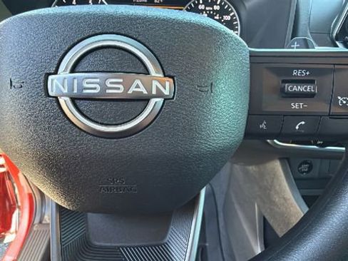 Used 2025 Nissan Rogue S AWD/4WD image 18