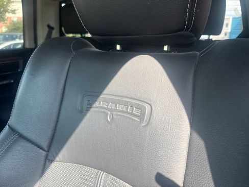Used 2018 RAM 1500 Laramie w/ Convenience Group AWD/4WD image 10