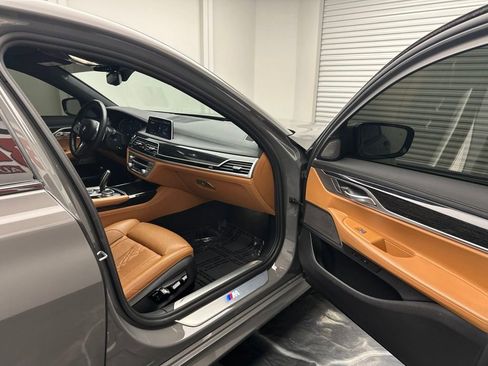 Used 2021 BMW 740i w/ M Sport Package RWD image 8
