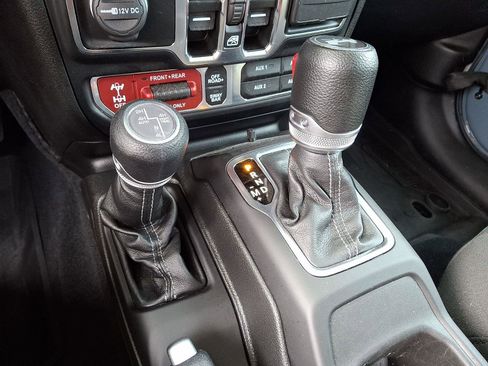 Used 2024 Jeep Wrangler Unlimited Rubicon 4xe w/ Technology Group image 16