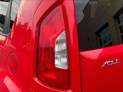 Used 2013 Kia Soul + w/ Audio Pkg FWD image 22