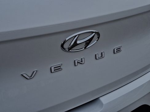 Certified 2025 Hyundai Venue SEL image 32