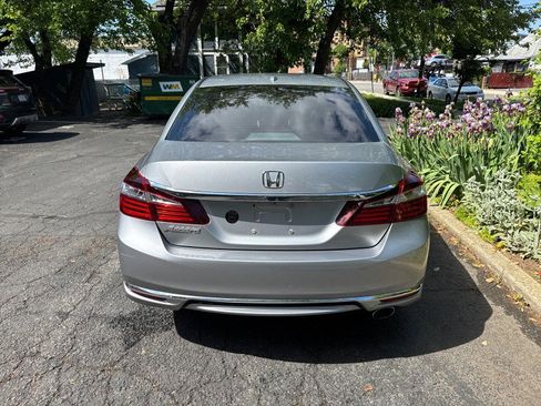 Used 2017 Honda Accord EX-L image 9