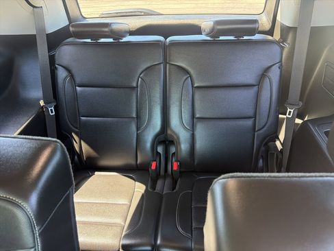 Used 2023 GMC Acadia SLT w/ Technology Package image 39