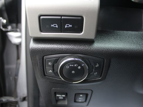 Used 2020 Ford F150 Lariat image 31