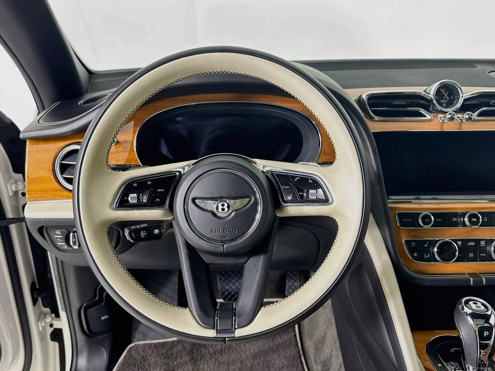 Certified 2023 Bentley Bentayga Extended Wheelbase AWD/4WD image 12