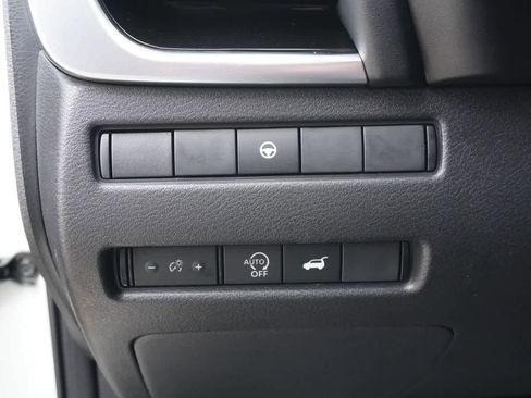 Used 2023 Nissan Rogue SL w/ SL Premium Package image 13