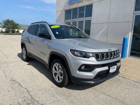 Used 2024 Jeep Compass Latitude AWD/4WD image 1
