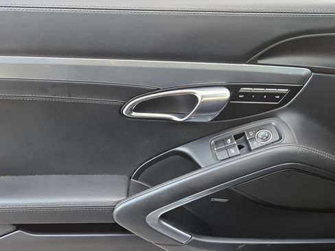 Used 2019 Porsche 911 Turbo image 32