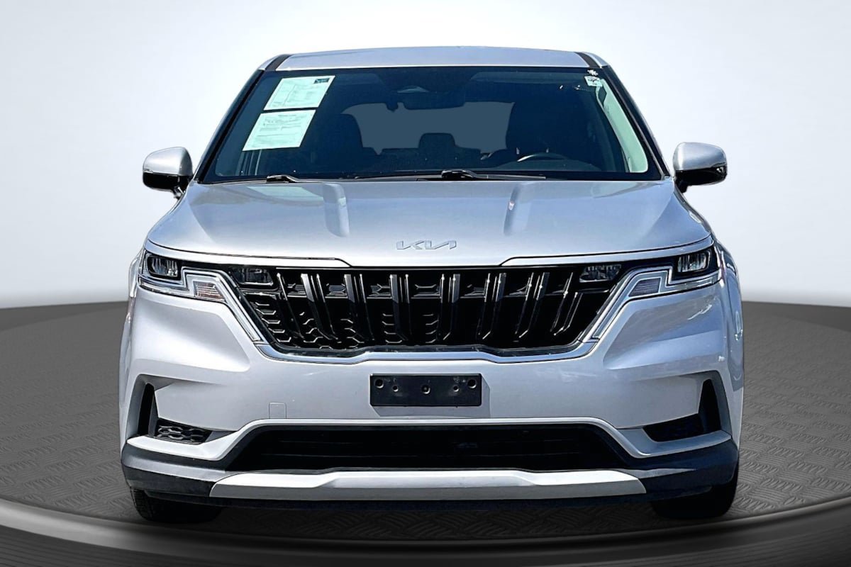 Used 2022 Kia Carnival LX FWD image 3