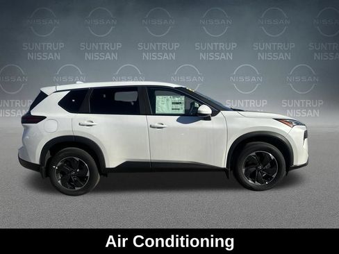 Used 2026 Nissan Rogue SV AWD/4WD image 9