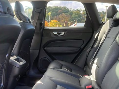 Used 2022 Volvo XC60 B5 Momentum w/ Climate Package image 20