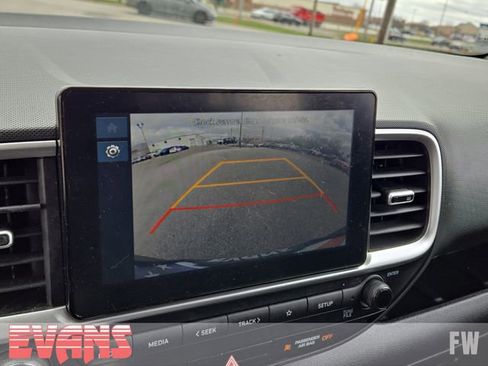 Used 2024 Hyundai Venue SEL FWD image 6