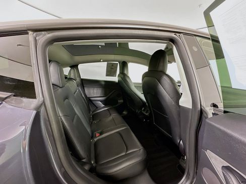 Used 2022 Tesla Model Y Performance image 30