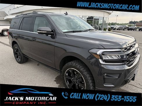 Used 2024 Ford Expedition Limited image 7