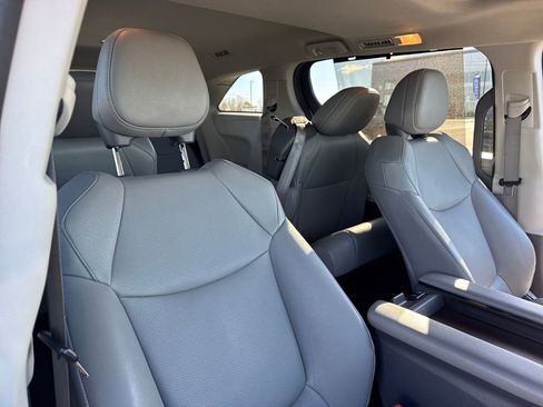 Used 2023 Toyota Sienna XLE image 27