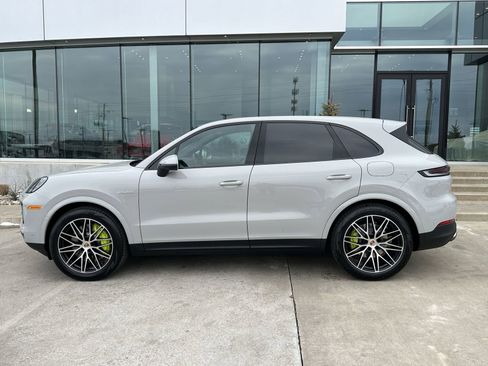 New 2026 Porsche Cayenne E-Hybrid image 2