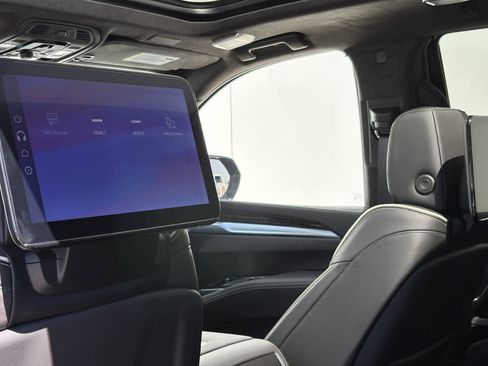 Certified 2025 Cadillac Escalade Premium Luxury Platinum AWD/4WD image 15