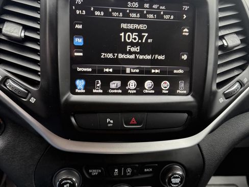 Used 2017 Jeep Cherokee Overland image 13