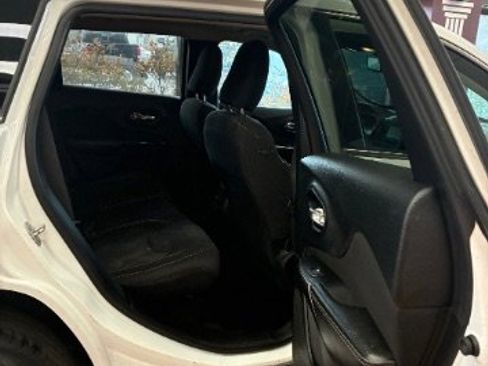 Used 2015 Jeep Cherokee Latitude image 32