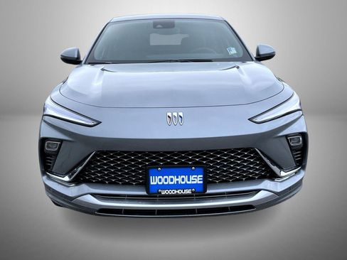 New 2026 Buick Envista Avenir image 2