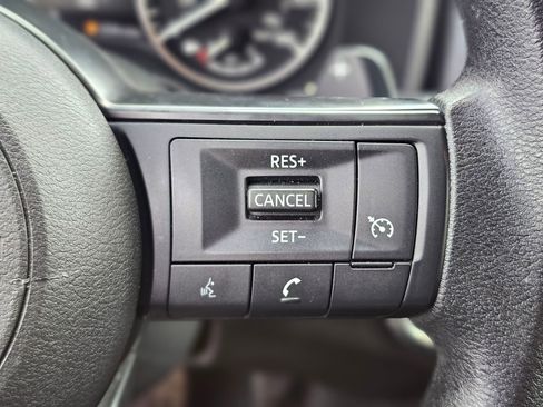 Used 2024 Nissan Rogue S FWD image 16