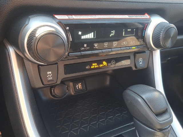 Used 2025 Toyota RAV4 LE AWD/4WD image 15