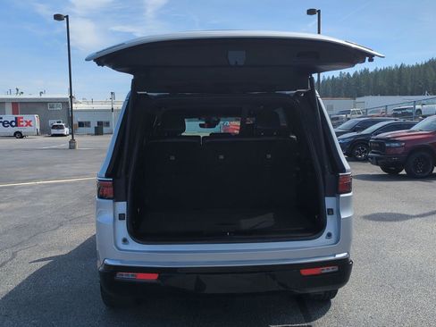 Used 2022 Jeep Wagoneer Series II AWD/4WD image 6