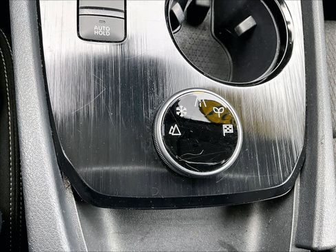 Used 2024 Nissan Rogue SV image 26