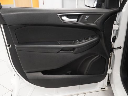 Used 2015 Ford Edge SE image 16