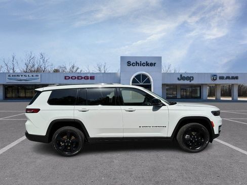 Used 2023 Jeep Grand Cherokee L Laredo AWD/4WD image 2