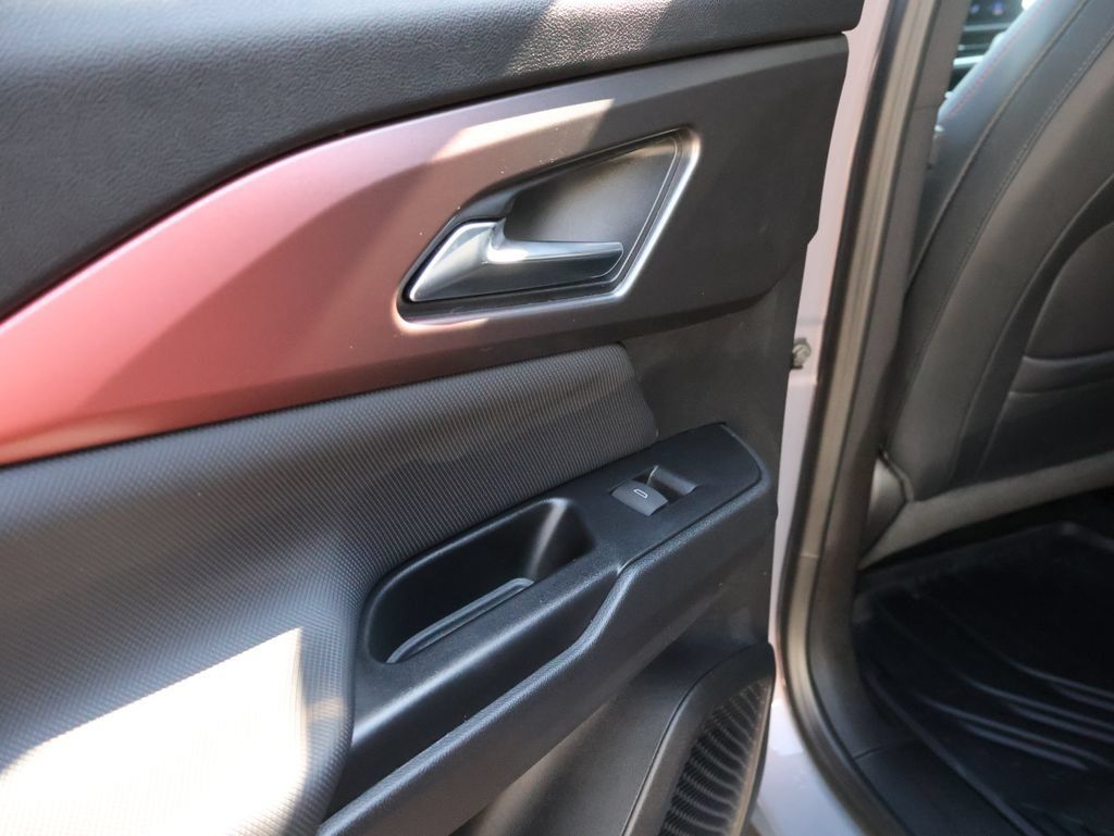 Certified 2024 Chevrolet Equinox EV RS FWD image 22