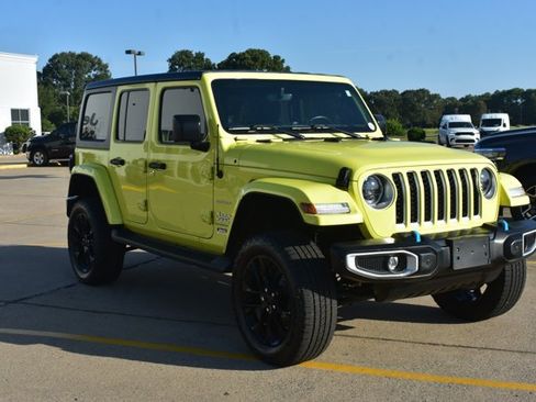Used 2023 Jeep Wrangler Unlimited Sahara w/ Cold Weather Group AWD/4WD image 3