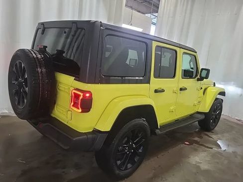 Used 2023 Jeep Wrangler Unlimited Sahara w/ Cold Weather Group AWD/4WD image 8