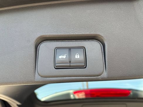 Used 2025 Nissan Rogue SV FWD image 23