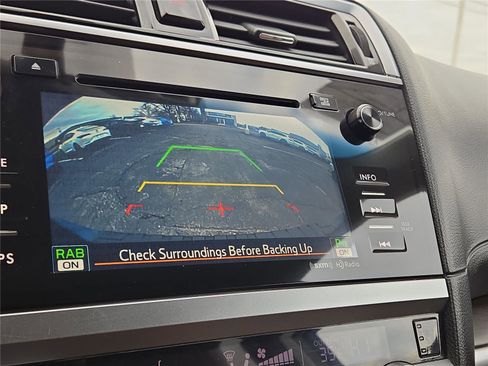 Used 2017 Subaru Outback 2.5i Touring AWD/4WD image 8