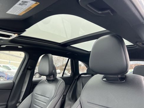 Used 2025 Mercedes-Benz GLC 350e 4MATIC image 23