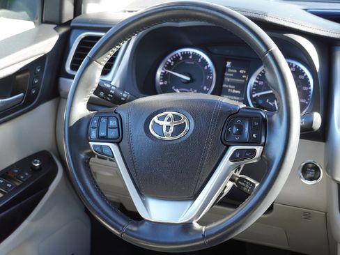 Certified 2019 Toyota Highlander Limited image 29
