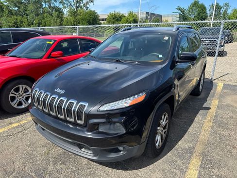 Used 2014 Jeep Cherokee Latitude w/ Comfort/Convenience Group FWD image 2