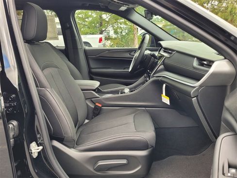 New 2025 Jeep Grand Cherokee Laredo X w/ Luxury Tech Group I image 16