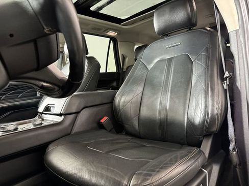 Used 2018 Ford Expedition Platinum image 20