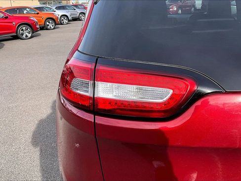 Used 2017 Jeep Cherokee Limited image 29