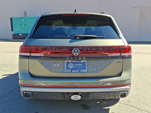 Certified 2025 Volkswagen Atlas Peak Edition SE image 9