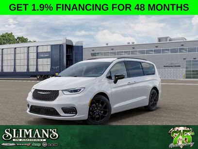 New 2026 Chrysler Pacifica Select w/ S Appearance Package