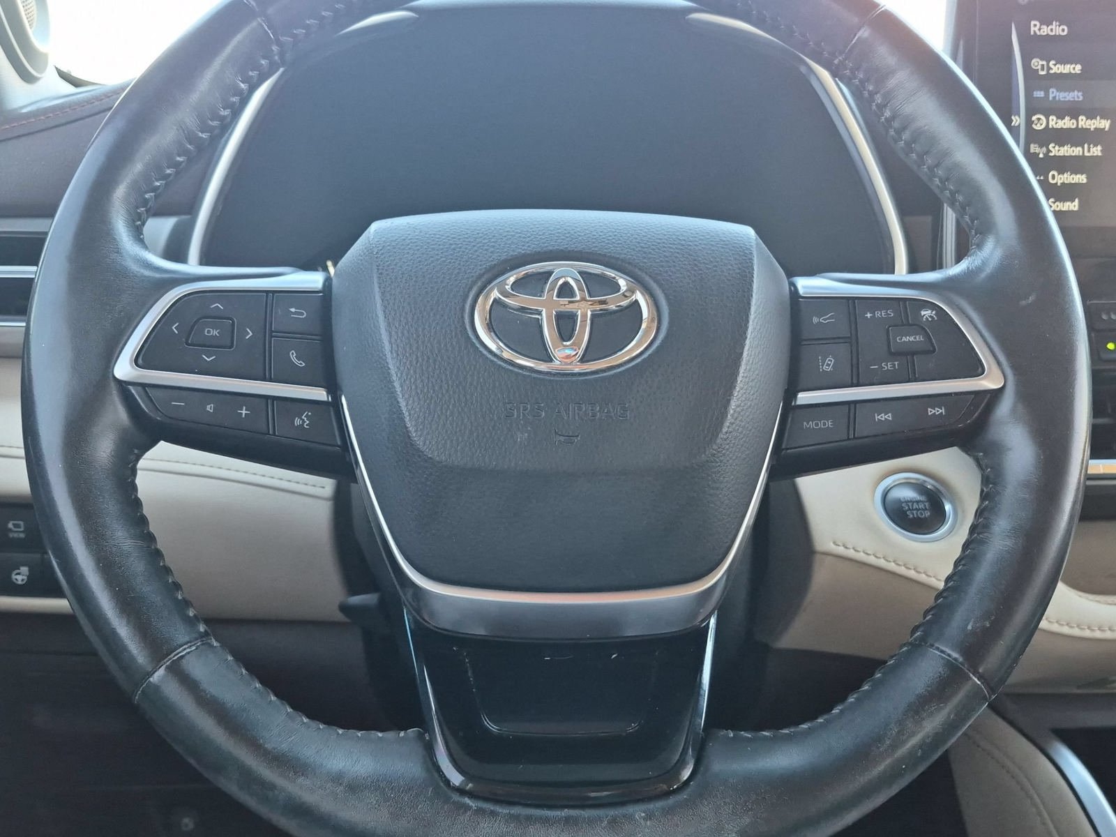 Used 2021 Toyota Highlander Limited FWD image 12