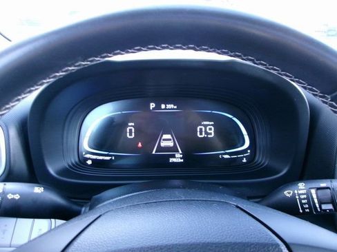 Used 2024 Hyundai Venue SEL FWD image 7