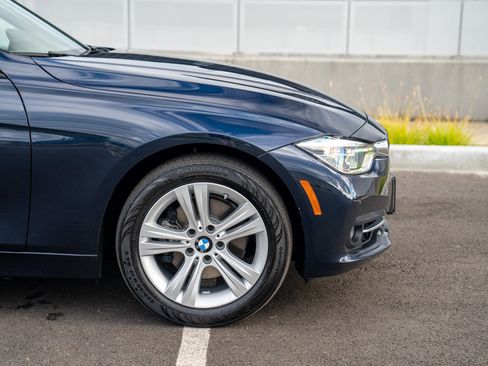 Used 2016 BMW 328i xDrive Sedan AWD/4WD image 9